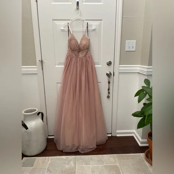 pink pouf dress $200 Socialite Women's Pink Poplin One-Shoulder Pouf Sleeve Lined Sheath  Dress L